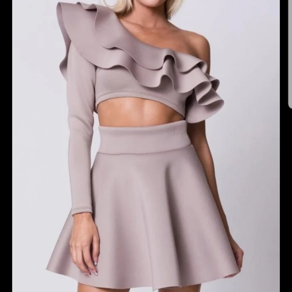 One Shoulder Ruffle Flared Skirts Set - Picture 3 of 4